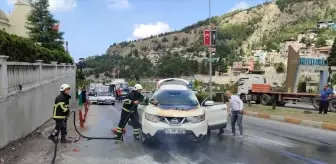 Hatay'ın Belen ilçesinde seyir halindeyken yangın çıkan cipte hasar oluştu