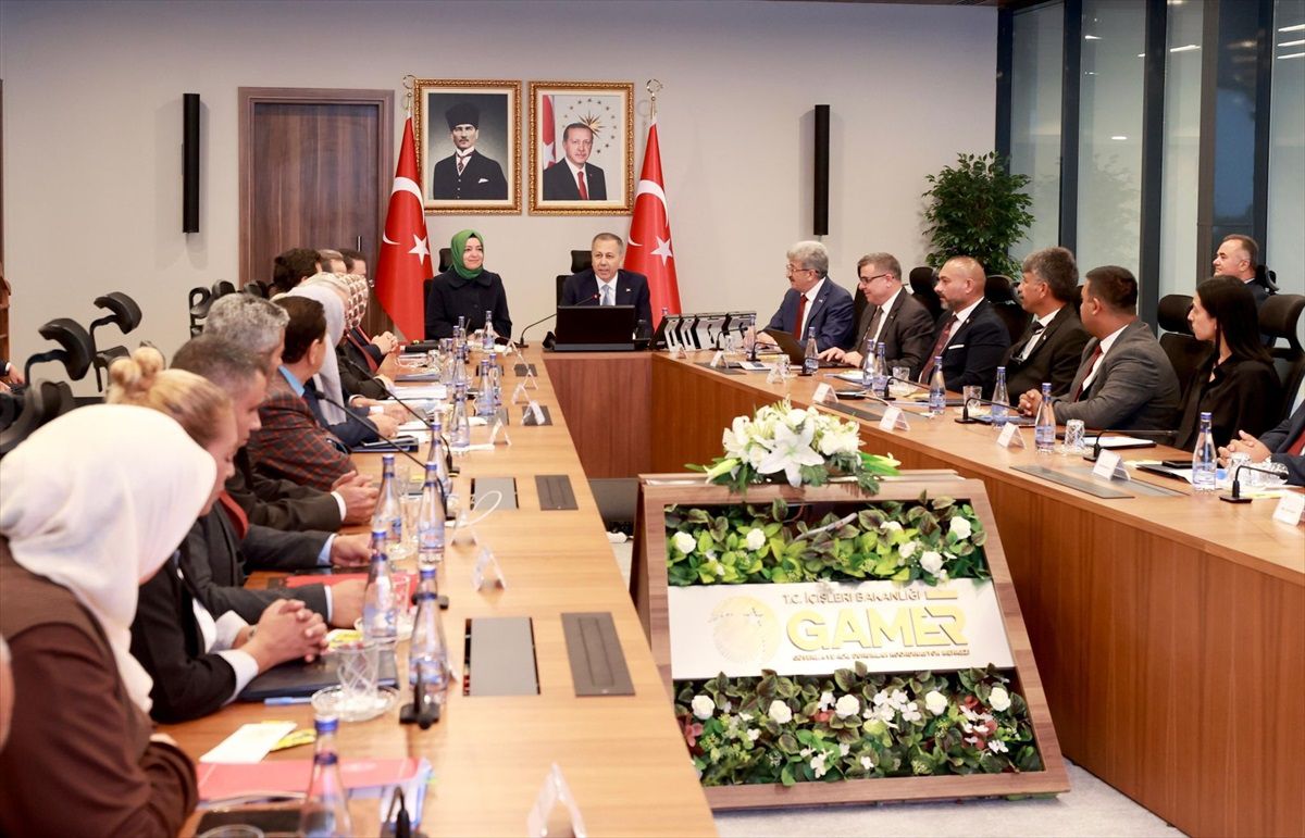İçişleri Bakanı Yerlikaya, 20 İl Roman Saha Koordinatörleri ile Toplantı Yaptı