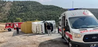 Gebze'de devrilen tırın sürücüsü hastaneye kaldırıldı