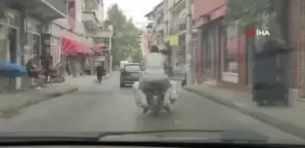 Motosiklete yüklediği eşyalarla görenleri şaşkına çevirdi