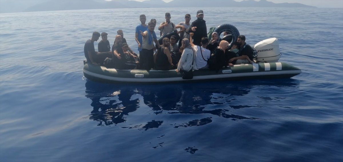 Muğla açıklarında 48 düzensiz göçmen yakalandı, 50 göçmen kurtarıldı