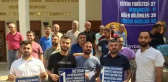 Adana'da dolmuş şoförleri belediye önünde eylem yaptı: Günlük kazancımız 700 TL'ye düştü!