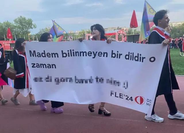 ODTÜ mezuniyet töreninde küfürlü Kürtçe pankart açıldı