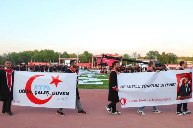 ODTÜ Mezuniyet Töreninde Rektör Protestosu