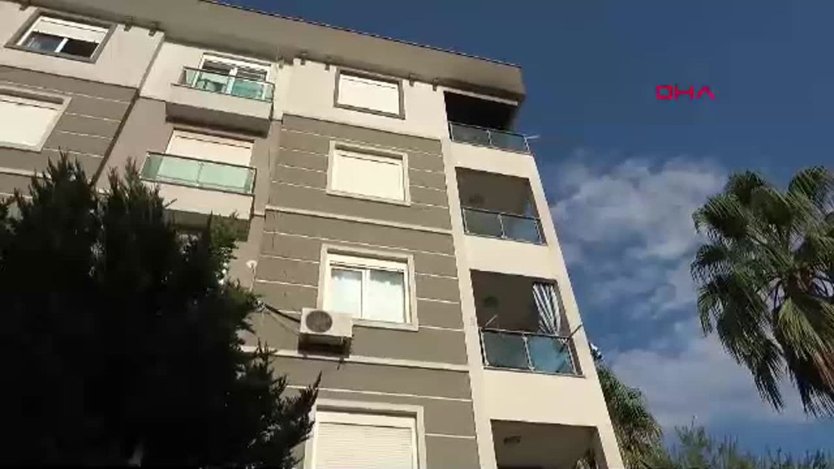 Antalya'da bir evin balkonunda çıkan yangın söndürüldü