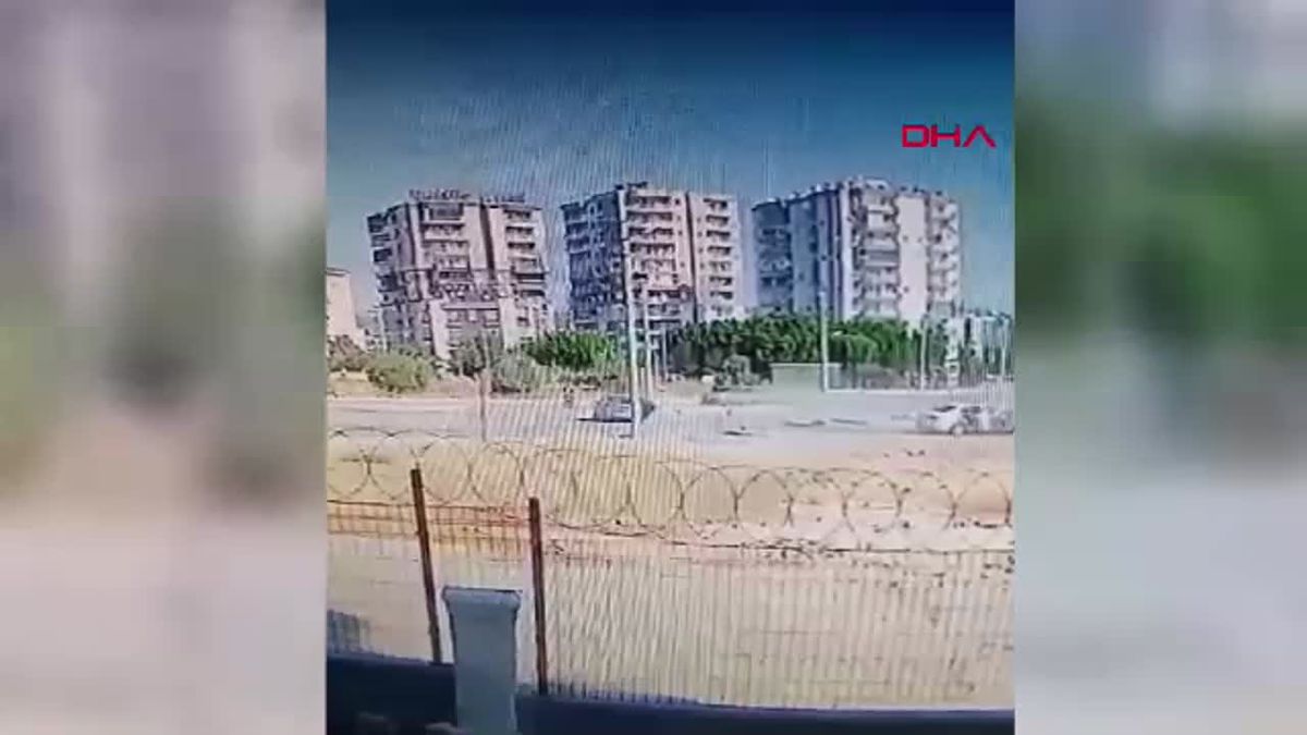 Antalya'da Kavşakta Kafa Kafaya Çarpışan Otomobillerde 6 Kişi Yaralandı