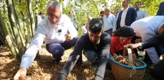 Çalışma Bakanı Vedat Işıkhan, mevsimlik işçilerin çocuklarını ziyaret etti