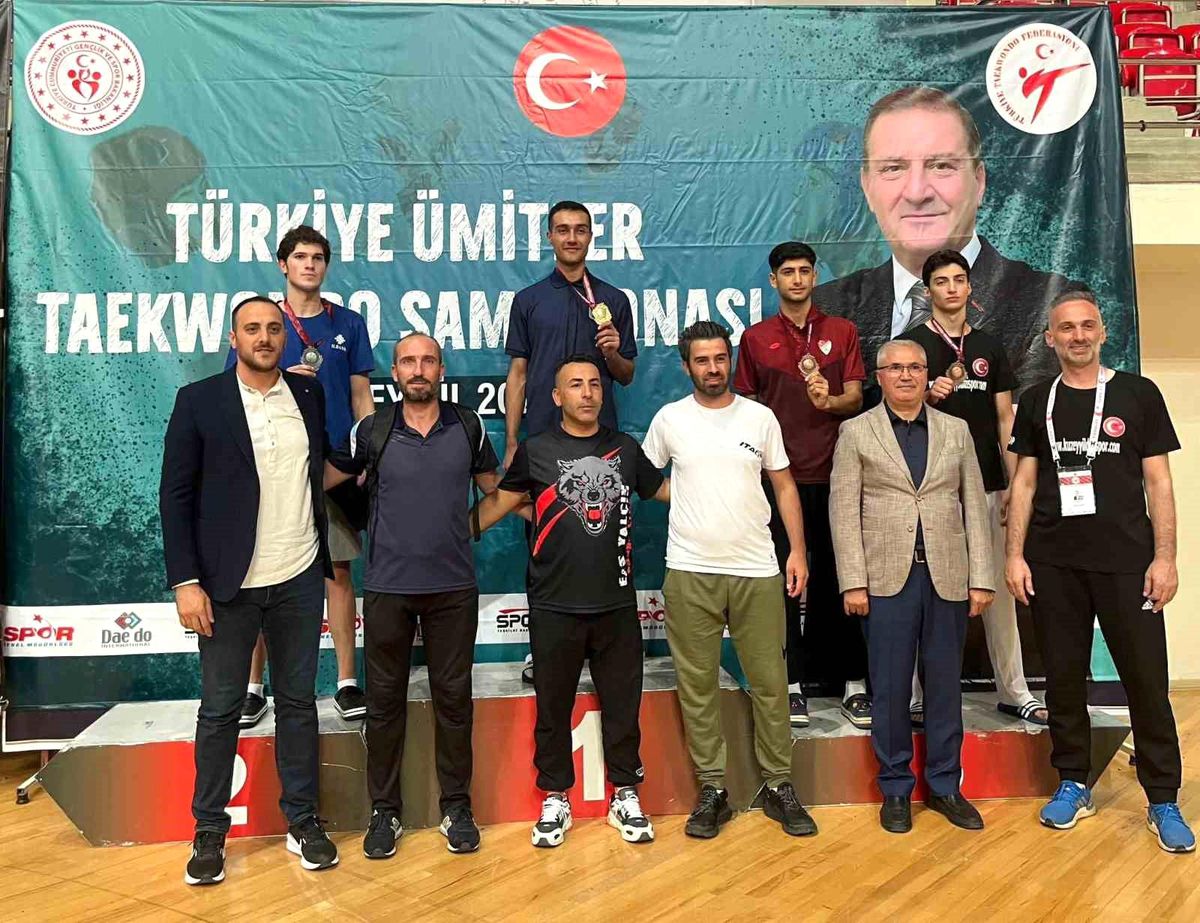 Türkiye Ümitler Taekwondo Şampiyonası'nda Elazığlı sporcu 3.'lük elde etti