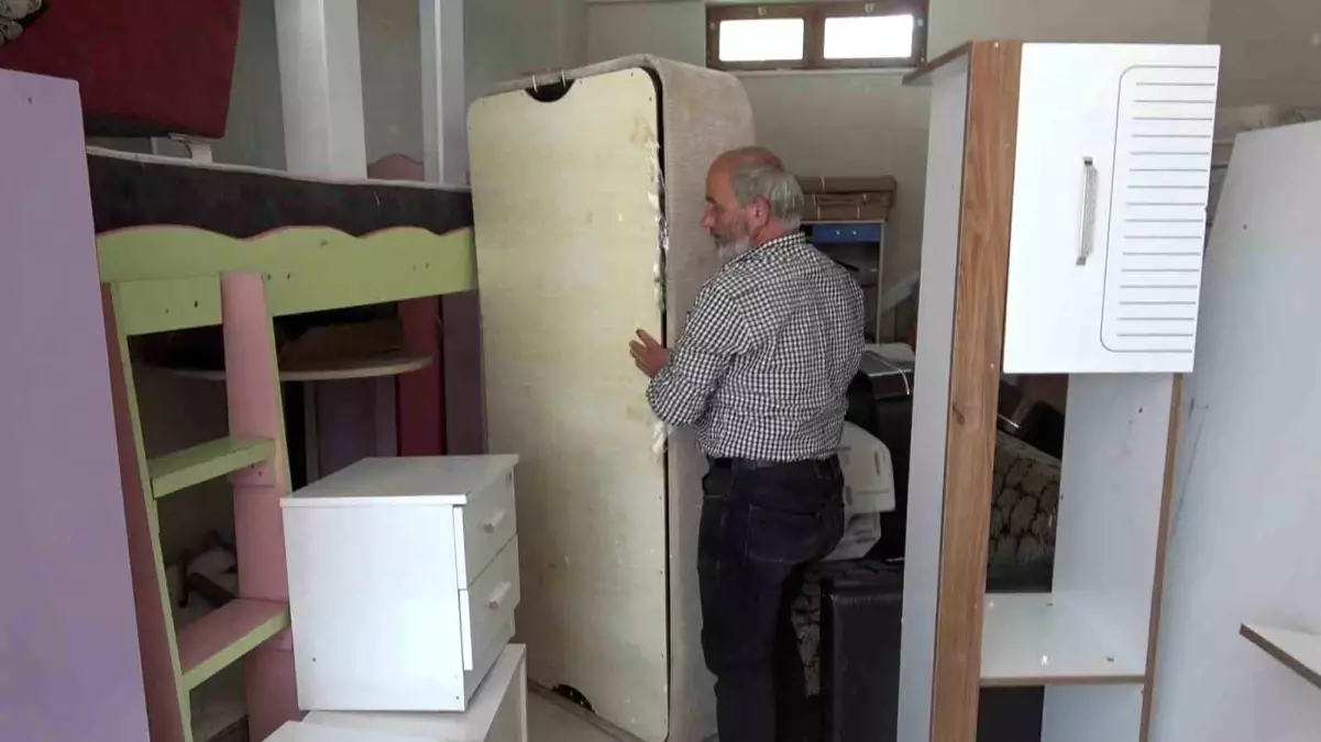 Kütahya'da ikinci el eşya satan esnaflar öğrencileri bekliyor