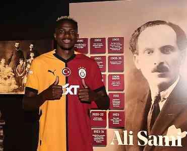 Osimhen kimdir? Osimhen kaç yaşında, mevkisi ne? Osimhen değeri 100 milyon mu?