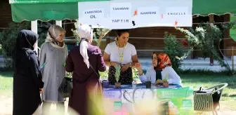 Darende'de Halk Sağlığı Haftası kapsamında kansere karşı farkındalık oluşturmak için bilgilendirme standı açıldı