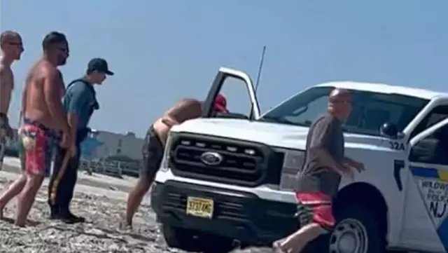 Terrifying Accident at the Beach: Sunbathing Woman Trapped Underneath Police Car