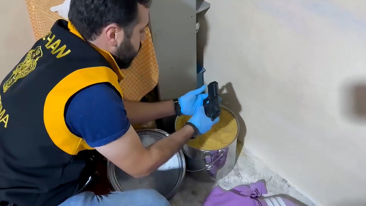 Adana'da Bulgur Dolu Tencerede Gizlenmiş Silah Ele Geçirildi