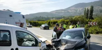 İznik'te trafik kazası: İznik Kaymakamı dahil 4 kişi yaralandı