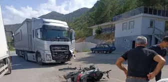 Çorum'da tırla motosiklet çarpıştı, sürücü yaralandı