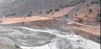 Elazığ'ın Palu ilçesinde sağanak yağıştan dolayı 10 köy yolu sular altında kaldı