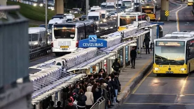 'Monday' alarm in Istanbul! Public transportation is free.