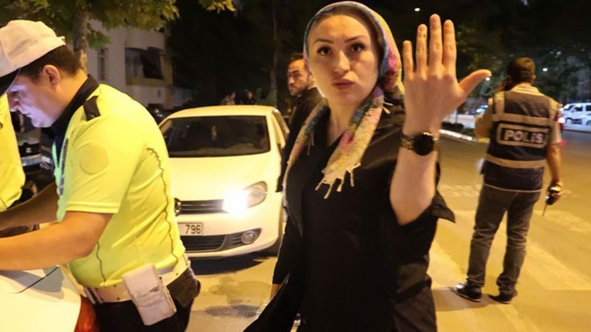 'Kamu personeliyim' dedi, polise yaptığı teklif pes dedirtti