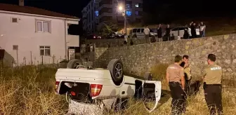 Sakarya'da otomobil devrildi, 3 kişi yaralandı