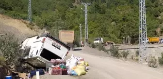 Adana'da Minibüs Devrildi: 4'ü Çocuk 6 Kişi Yaralandı