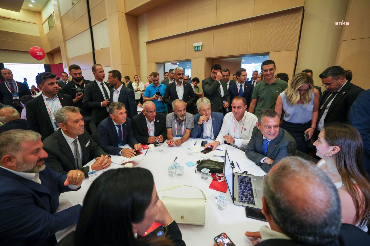 CHP İkinci Yüzyıl Değişim Kurultayı'nda parti programı tartışmaları yapıldı