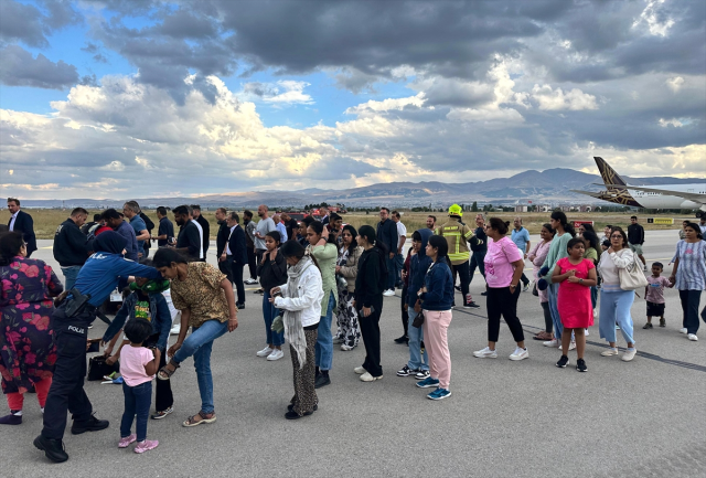 Erzurum Havalimanı'na acil iniş yapan uçaktaki bomba ihbarı asılsız çıktı