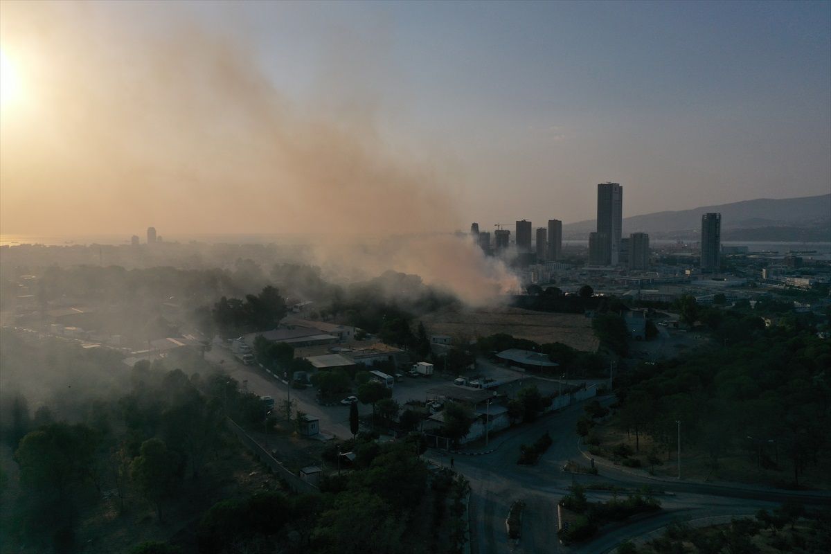 İzmir'de İZSU'nun su depolama sahasında yangın çıktı