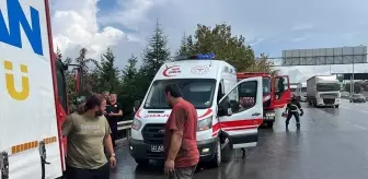 Gebze'de tıra çarpan kamyonun sürücüsü yaralandı