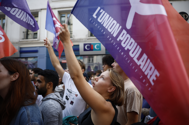 Macron's 'prime minister' choice stirred up France! Thousands of people on the streets