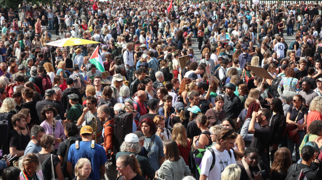 Macron's 'prime minister' choice stirred up France! Thousands of people on the streets