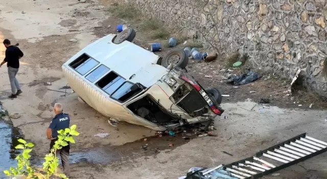 10 months later, a heartbreaking coincidence in the same place! Passenger minibus flew into the stream like this