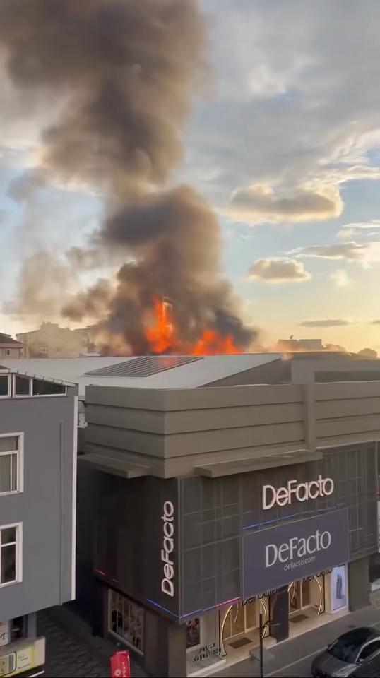 Fire broke out in a furniture store in Ataşehir