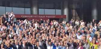 CHP Genel Başkanı Özgür Özel, Kurultay Delegeleriyle Fotoğraf Çektirdi