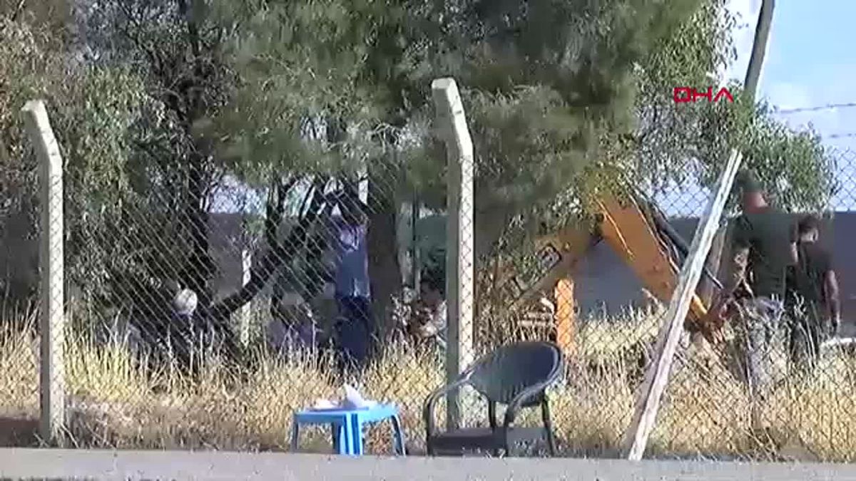 DİYARBAKIR Narin Güran'ın cenazesinin defnedileceği Tavşantepe Mahallesi'ndeki köy mezarlığında hazırlık