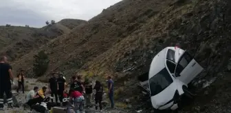 Erzincan'da şarampole devrilen otomobilde 1'i çocuk 3 kişi yaralandı