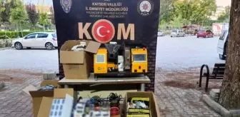 Kayseri'de Kaçakçılık Operasyonu: 1 Gözaltı, 26 Bin Dal Makaron Ele Geçirildi