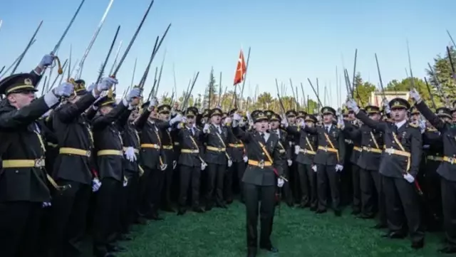 After the sword oath ceremony, the platoon commander resigned from the Turkish Armed Forces.