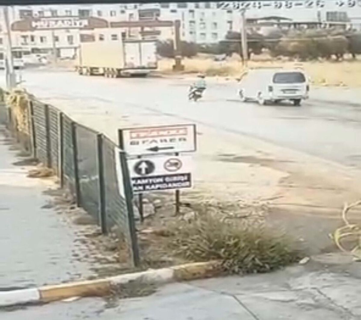Manisa'da motosiklet TIR'a çarptı: 1 ölü, 1 yaralı
