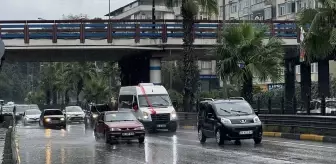 Trabzon'da Sağanak Yağış Hayatı Olumsuz Etkiledi