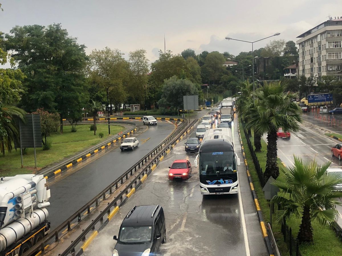 Trabzon'da Sağanak Yağış Nedeniyle Su Baskınları