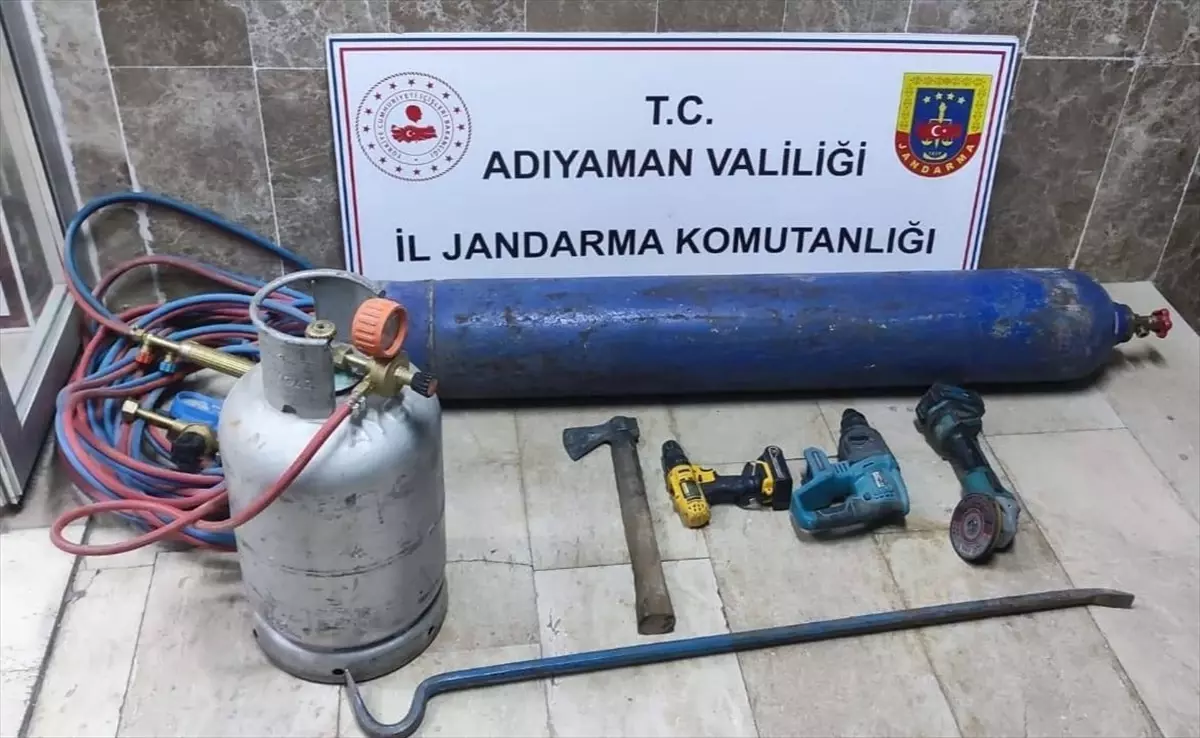 Adıyaman'da Tren Rayı Hırsızlığına Suçüstü Yakalanan 4 Şüpheli