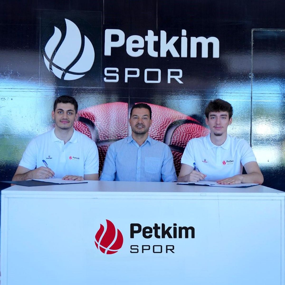 Aliağa Petkimspor, altyapı oyuncularıyla sözleşme imzaladı