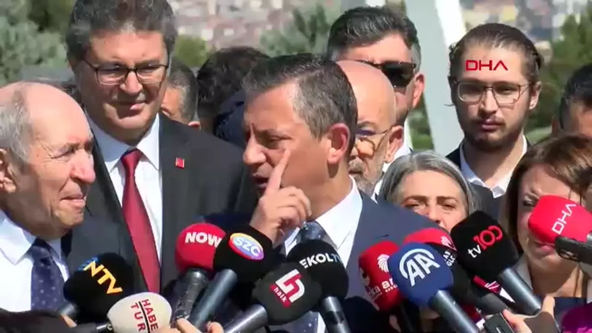 CHP Genel Başkanı Özel, Ecevit ve Baykal'ın Mezarı Ziyaretinde Basın Açıklaması Yaptı