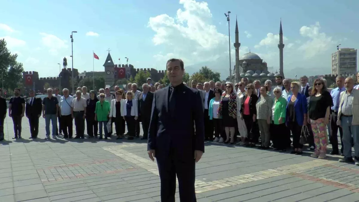 CHP'nin 101. Yıldönümü Kutlamasında Şehitlere Saygı