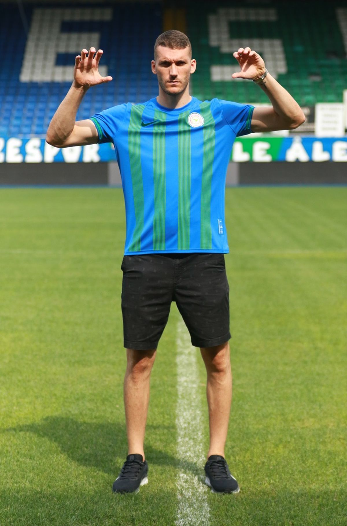 Çaykur Rizespor, Sheffield United'dan kaleci Ivo Girbic'i kadrosuna kattı
