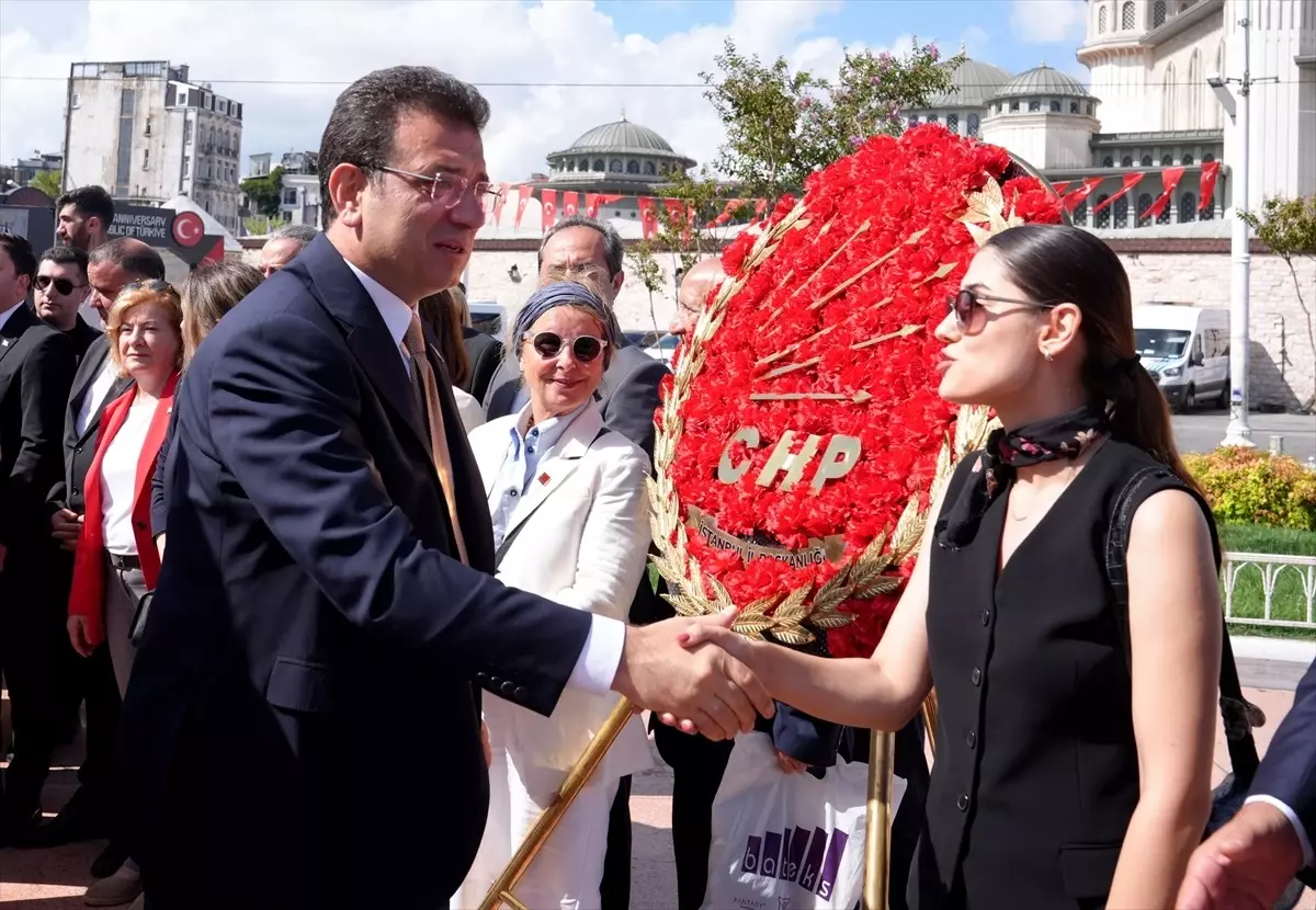CHP'nin 101. kuruluş yıl dönümü Taksim'de kutlandı