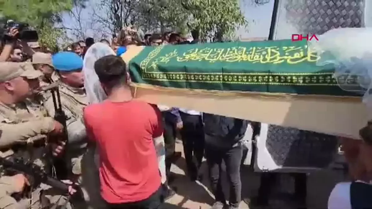 Diyarbakır'da Kaybolan 8 Yaşındaki Narin Güran'ın Cenazesi Defnedildi