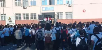 Edirne'de öğrenciler, davul-zurna eşliğinde okula başladı