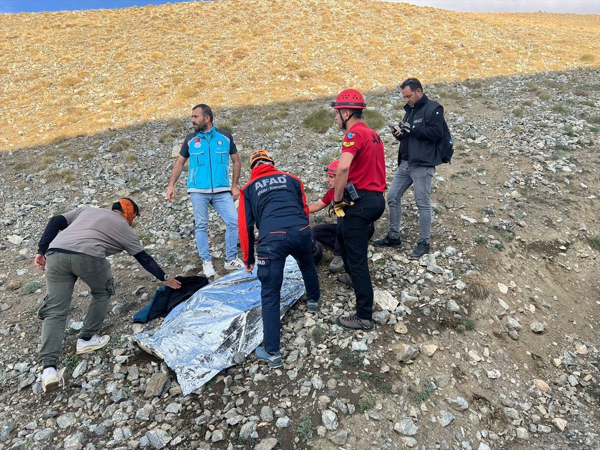Erzincan'da yaralanan yamaç paraşütü pilotu kurtarıldı