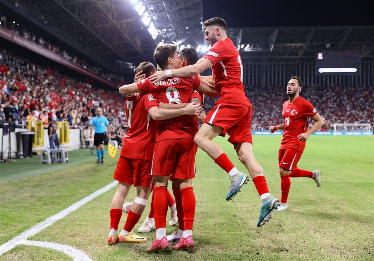 Türkiye-İzlanda maçının ilk yarısı 1-1 berabere tamamlandı